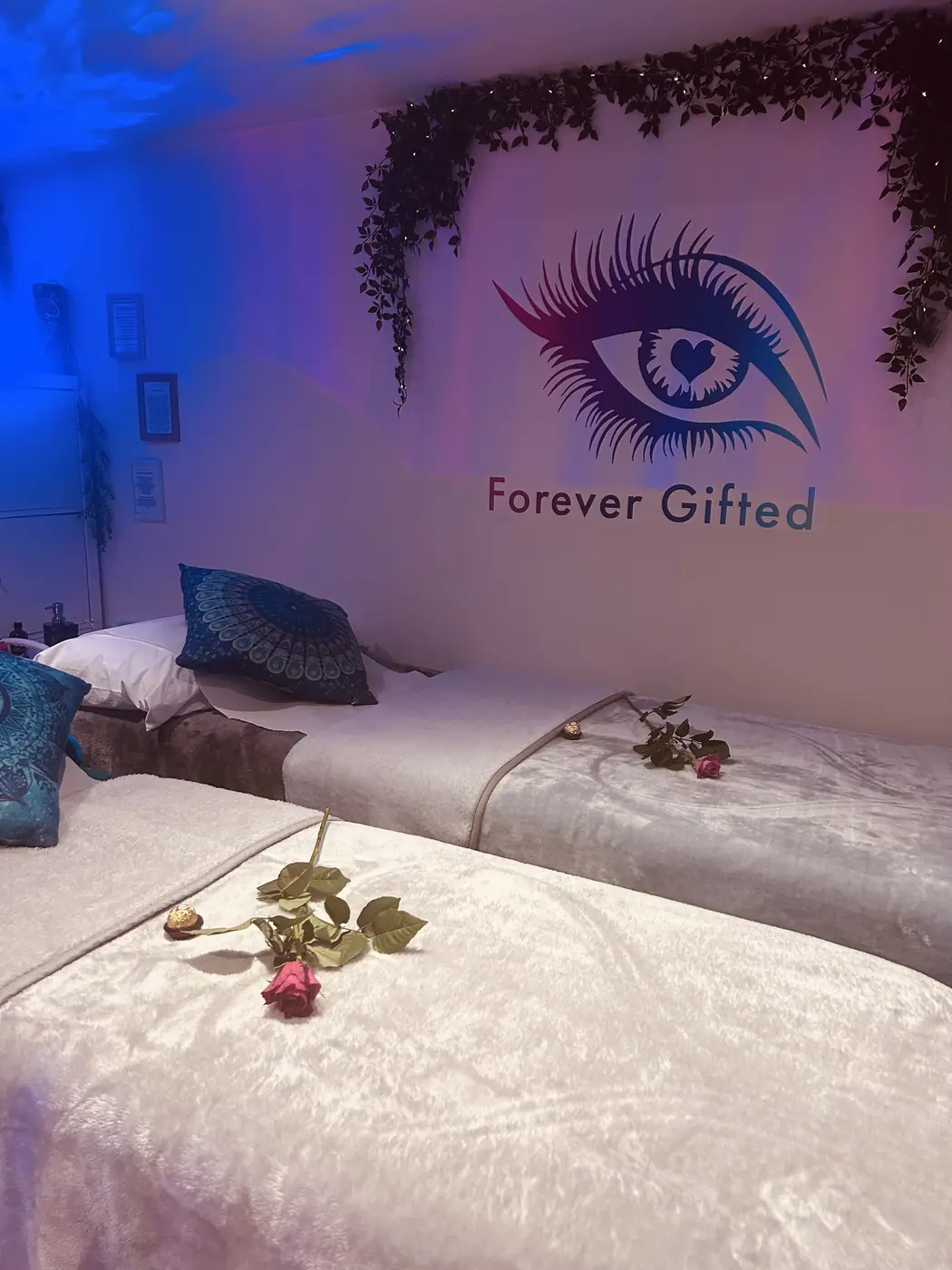 The treatment beds in daylight with red roses on white blankets